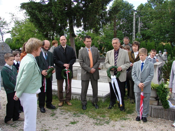 2009. május 29. - Gothard Jenő síremlékének megkoszorúzása a herényi temetőben